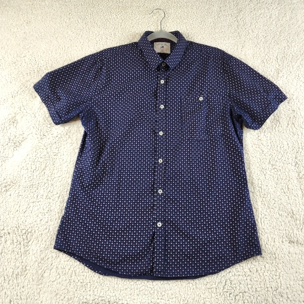 Level Ten Blue w/ pink and white design Button Down shirt Size Large
